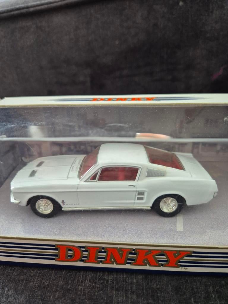 Dinky Toys 1967 Ford Mustang Fastback - Wit, Hobby en Vrije tijd, Modelauto's | 1:43, Ophalen of Verzenden