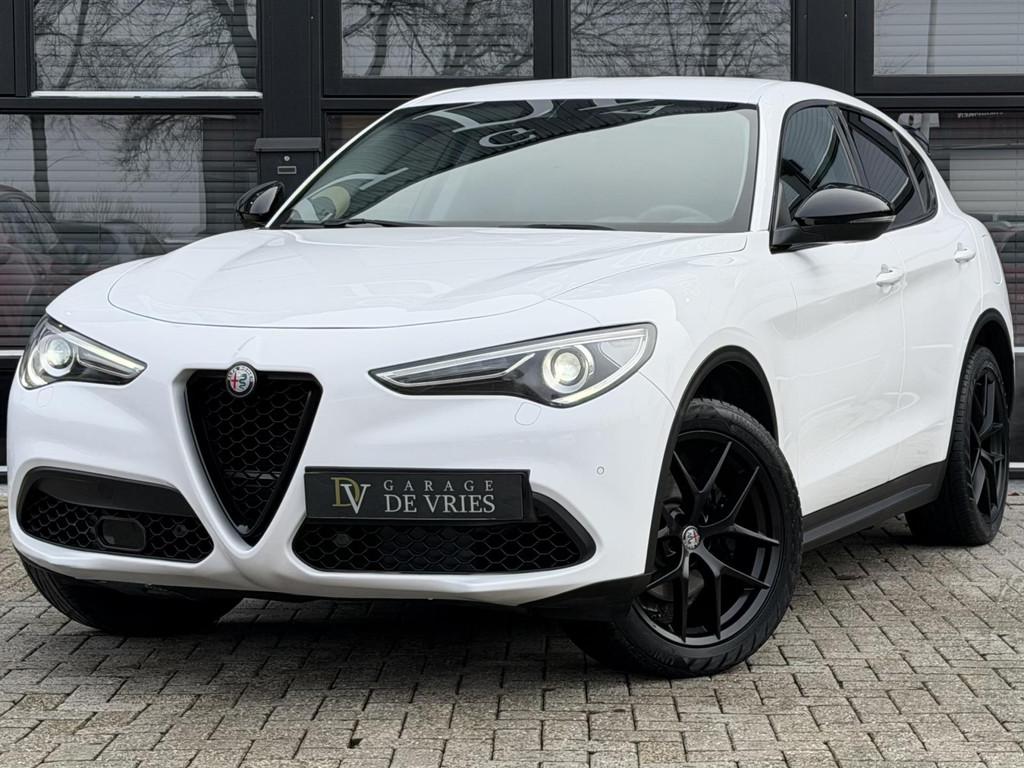 Alfa Romeo Stelvio 2.0 T 280pk AWD Q4 Veloce Black Pack Maxt, Auto's, Alfa Romeo, Automaat, Zwart, 4 cilinders, USB