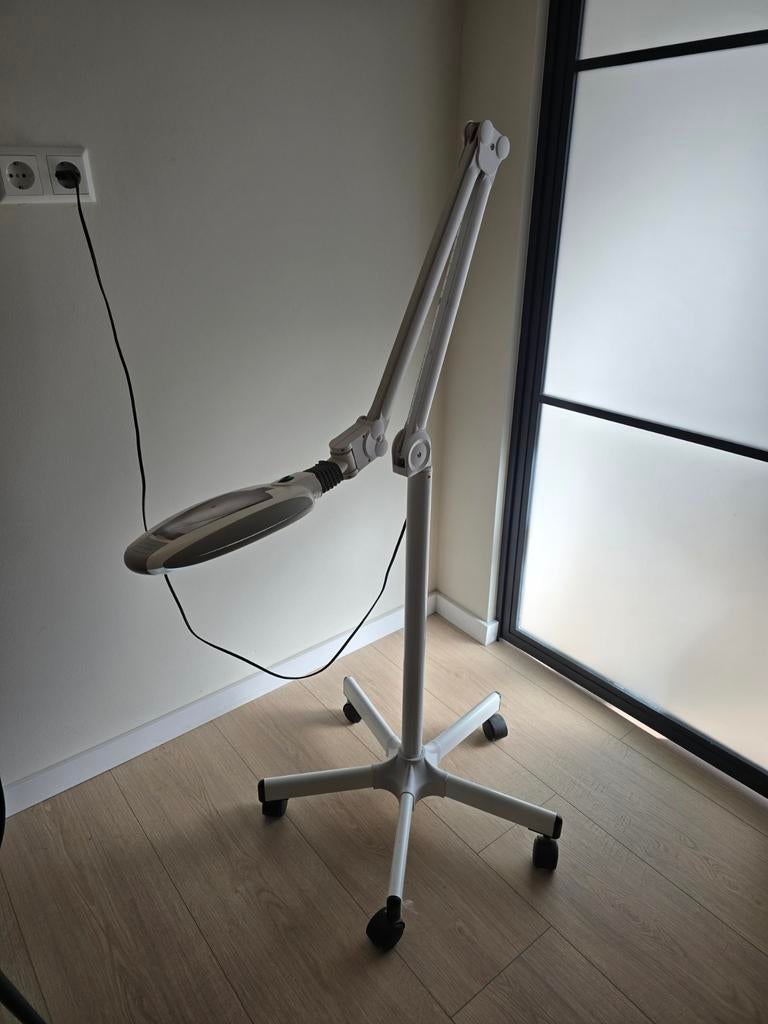 Professionele loeplamp op wielen met LED-verlichting, Ophalen, Gebruikt