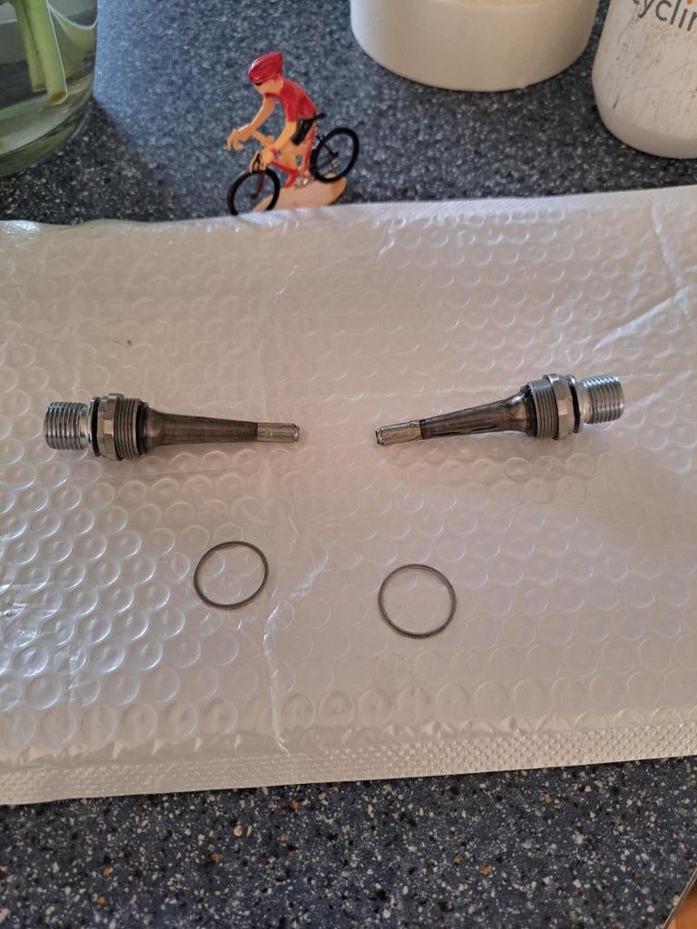 Shimano Dura Ace PD9100 pedaal assen, Fietsen en Brommers, Fietsonderdelen, Crankstel of Pedalen, Racefiets, Nieuw, Ophalen of Verzenden