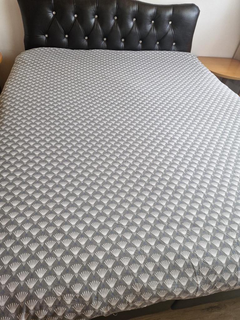 Bed, Ophalen, Overige materialen, Gebruikt, Zwart