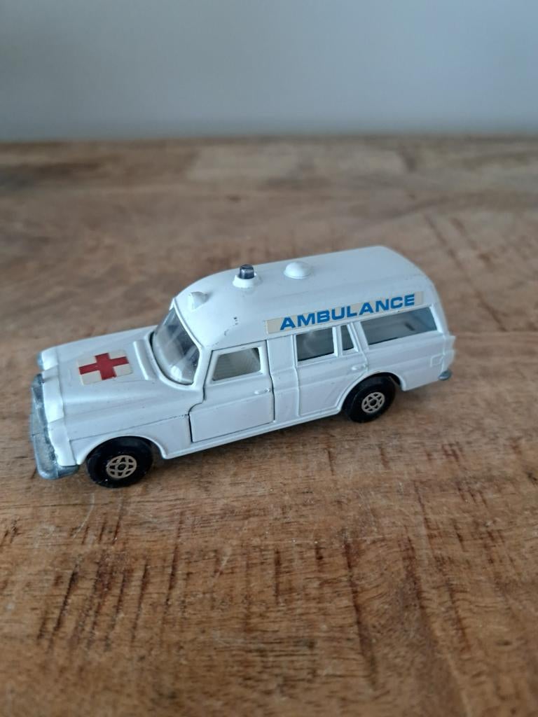 Matchbox lesney england model mercedes benz "binz" ambulance, Auto, England, Ophalen of Verzenden, N.b