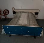 Vintage slaapkamer set: bed, kast, stoel en krukje, Ophalen, Gebruikt, Tweepersoons, 140 cm