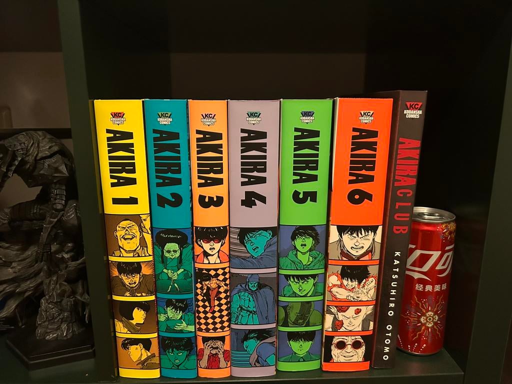Akira manga hardcover editie + artbook, Eén comic, Ophalen of Verzenden, Zo goed als nieuw, Japan (Manga)