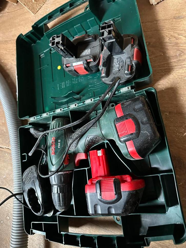 Bosch PSR 12 Accuboormachine met koffer en lader, Doe-het-zelf en Verbouw, Gereedschap | Boormachines, Gebruikt, Boor- en Schroefmachine