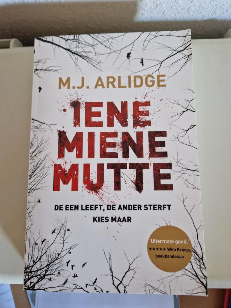 Iene Miene Mutte - M.J. Arlidge (Thriller), Boeken, Ophalen of Verzenden, Gelezen, M.J. Arlidge, Nederland