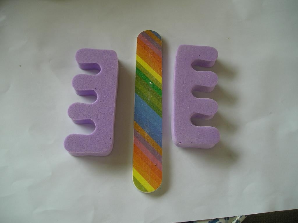 Voetverzorgingsartikelen - 2 tenenspreiders + vijl, Ophalen of Verzenden, Nieuw, Overige typen