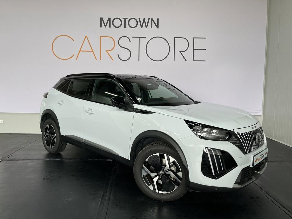 Peugeot 2008 1.2 Hybrid 145e GT Line 360 Camera Adapt. Cruis, Auto's, Peugeot, 145 pk, Gebruikt, Zwart, 1199 cc