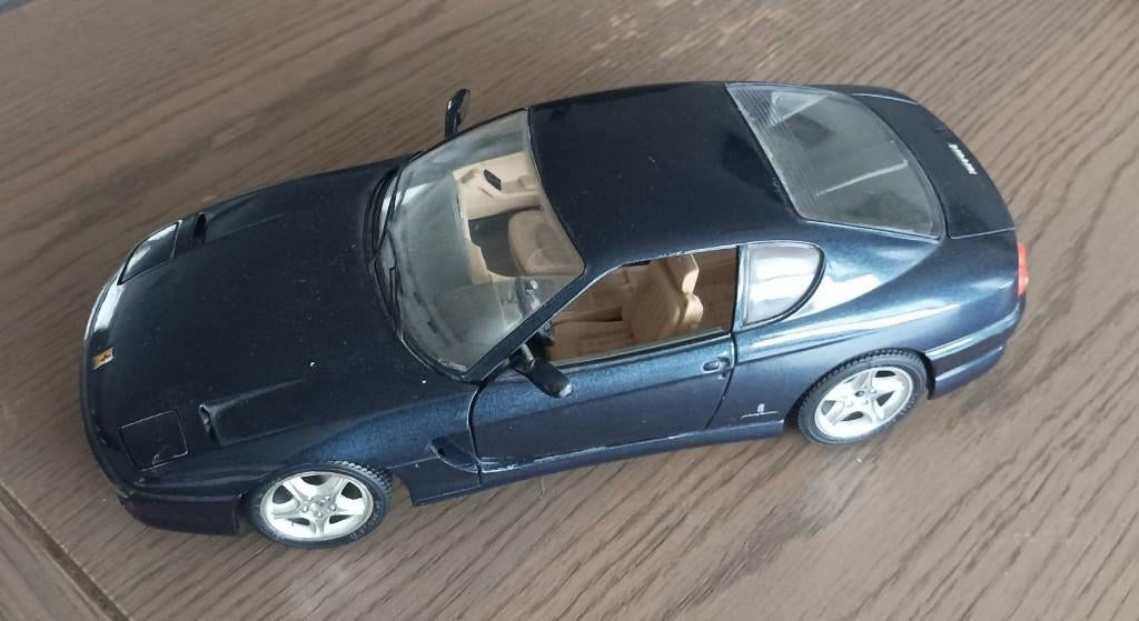 blauw schaalmodel auto ferrari 1;18, Hobby en Vrije tijd, Modelauto's | 1:18, Ophalen of Verzenden, Gebruikt, Auto, Bburago