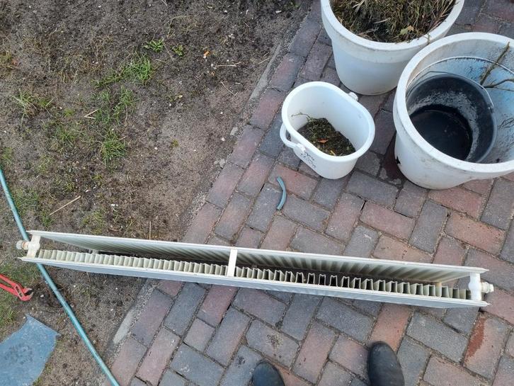 2 radiatoren gebruikt. Mag t.e.a.b. weg, Doe-het-zelf en Verbouw, Verwarming en Radiatoren, Gebruikt, Radiator, 30 tot 80 cm, 60 tot 150 cm