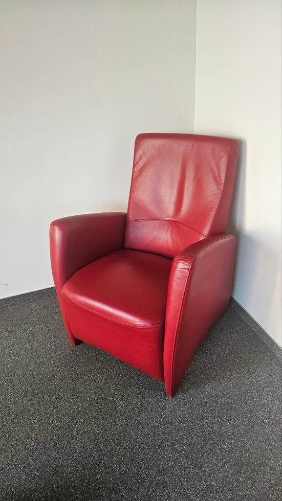 2 Rode Leren Fauteuils met Voetenbankje, Ophalen, Gebruikt, 50 tot 75 cm, Leer