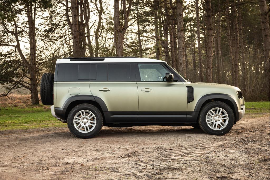 Land Rover Defender 110 2.0 P300e Garantie t/m 2030 Unieke k, Auto's, Land Rover, Automaat, Gebruikt, Euro 6, 38 km/l