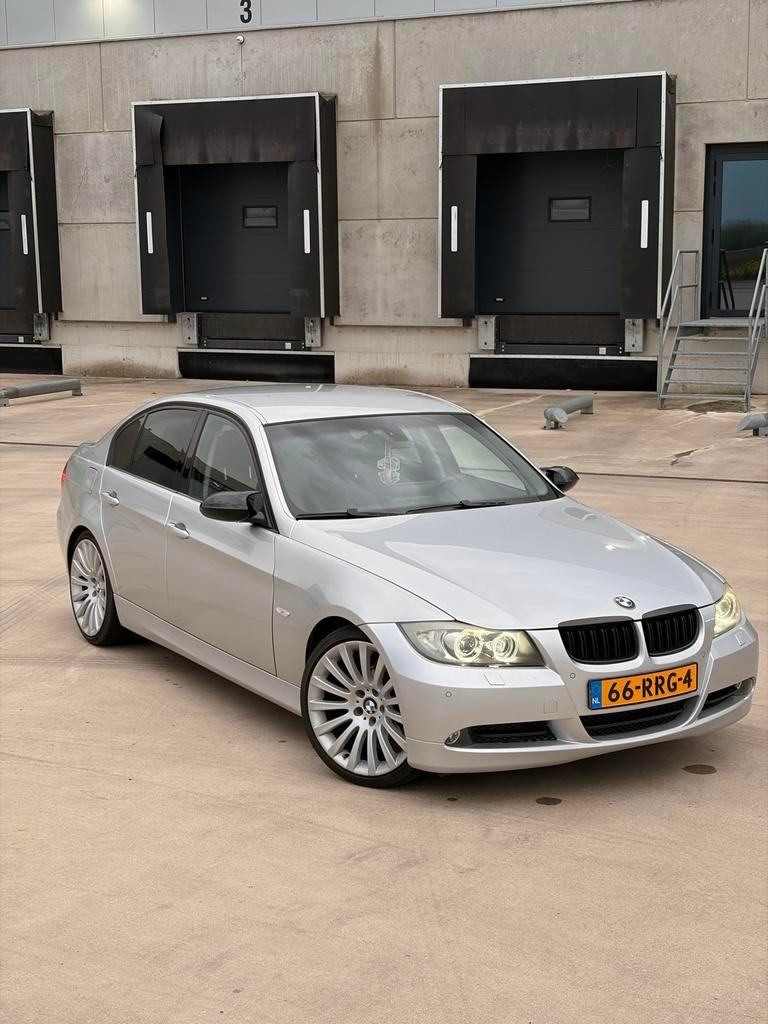 BMW 3-Serie 2.0 I 320 2005 Grijs, Achterwielaandrijving, 1995 cc, 1295 kg, 4 cilinders