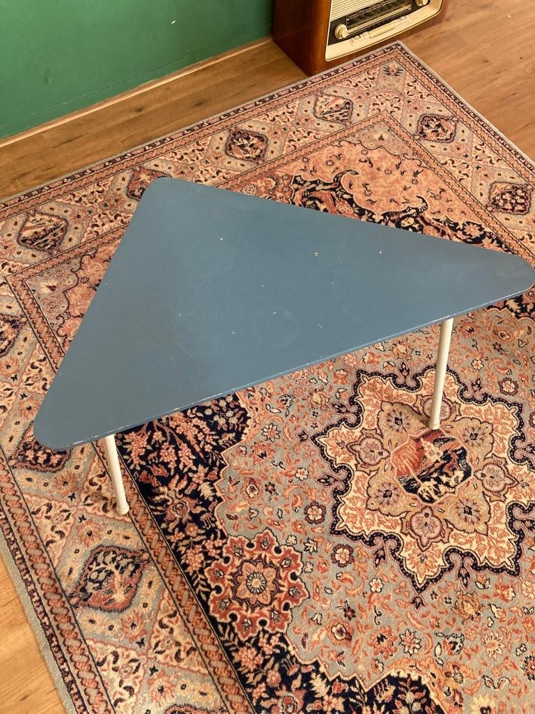 bijzettafeltje vintage driehoek blauw, Gebruikt, Vintage, 75 cm of meer, Overige vormen