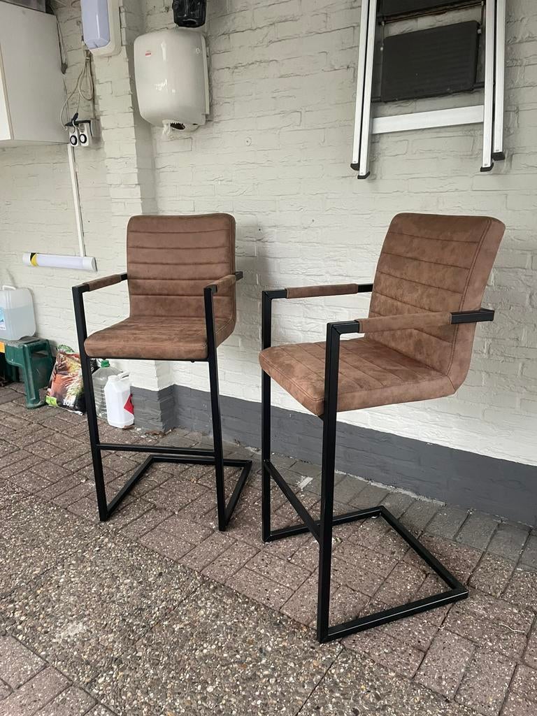 Barkrukken in mooie staat, Huis en Inrichting, Barkrukken, 2 krukken, Ophalen of Verzenden, Zo goed als nieuw, 60 tot 90 cm