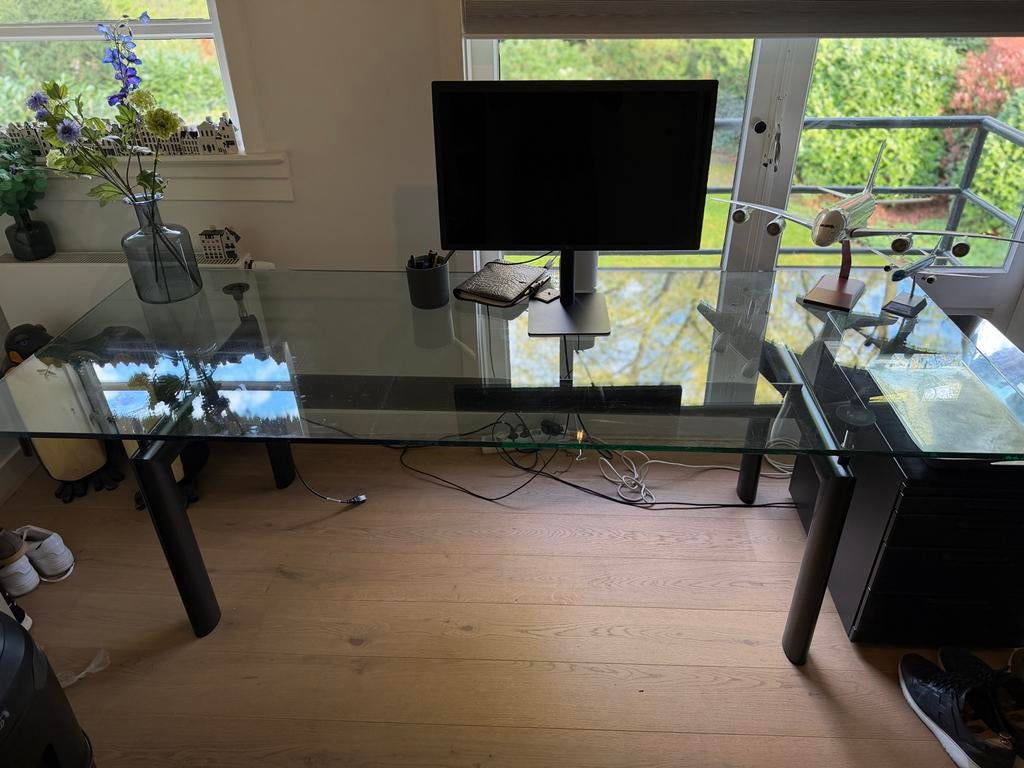 Cassina LC6 eettafel - Le Corbusier - Zwart onderstel, Huis en Inrichting, Ophalen, Gebruikt, Glas