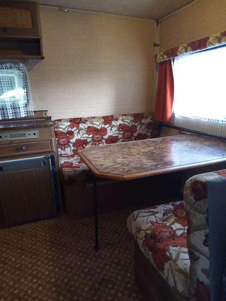 Klapcaravan Esterel supermatic opgeknapt met nieuwe tent, Caravans en Kamperen, Dwarsbed, Openslaande ramen, Particulier, 500 - 750 kg