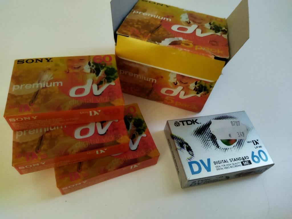 4X Mini DV Tapes - Sony Premium & TDK - Nieuw in verpakking, Mini dv, Nieuw, Ophalen of Verzenden, Band, Disc of Geheugen