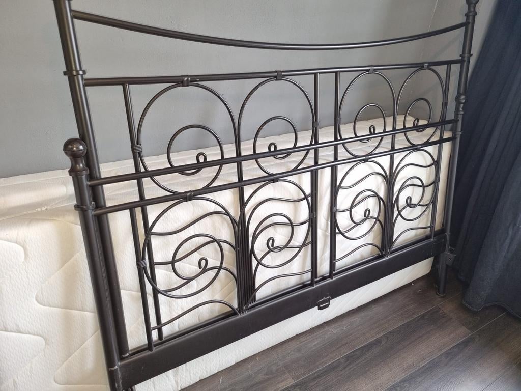 2 persoons bed zwart metalen frame, Ophalen of Verzenden
