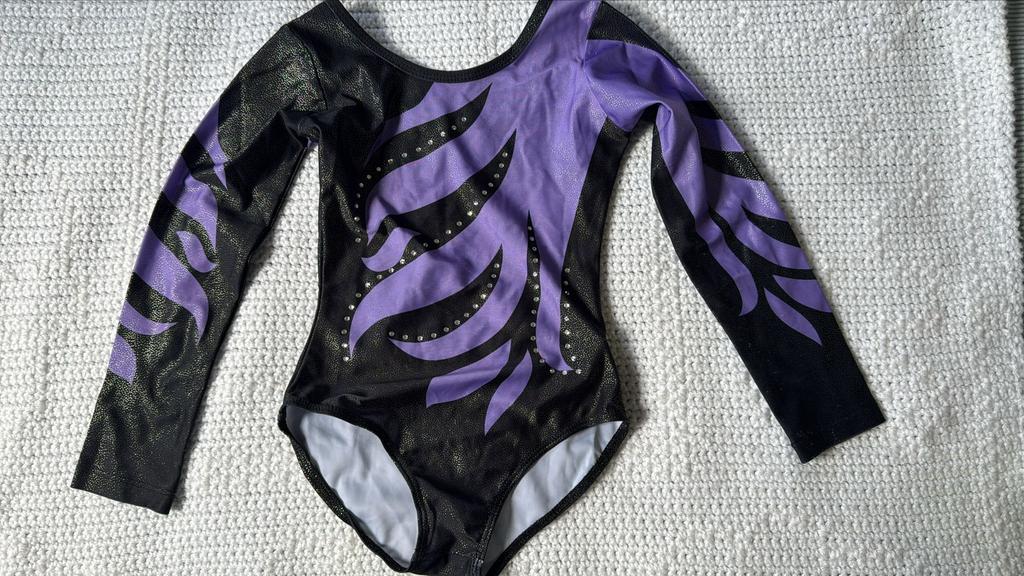 Turnpak (110cm), Paars, Ophalen of Verzenden, Zo goed als nieuw, Kleiner dan kindermaat 122