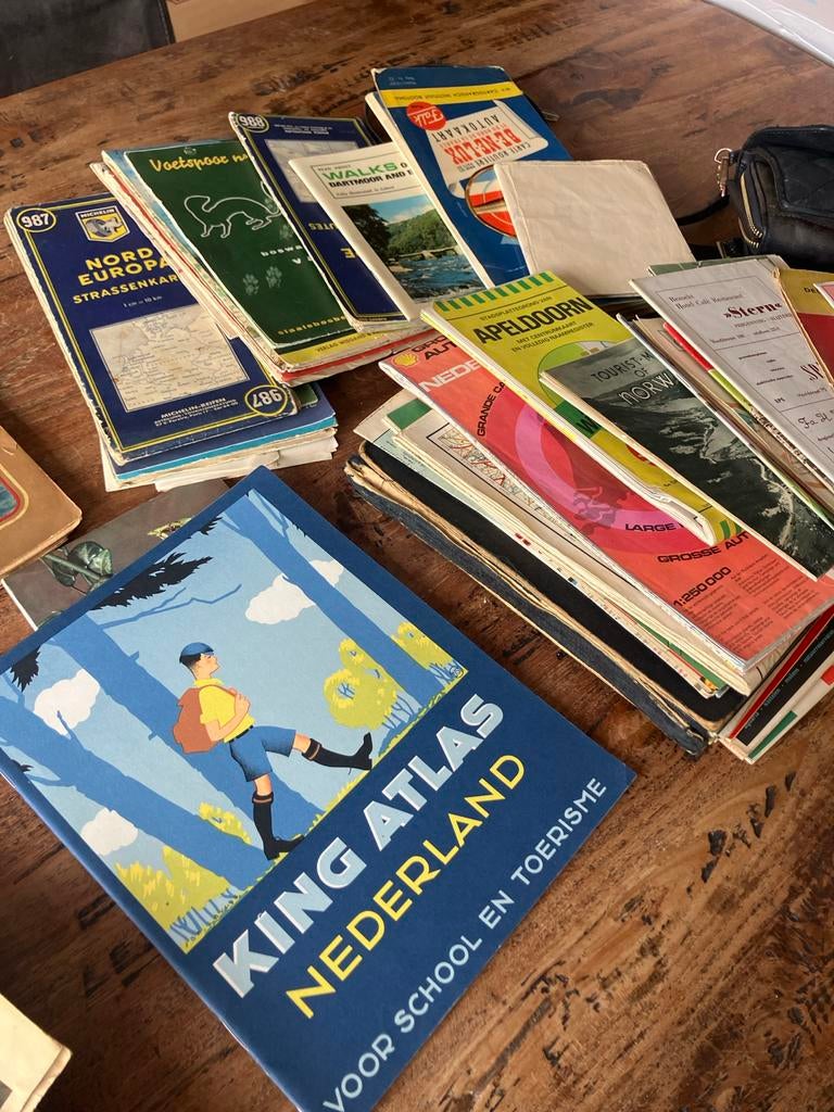 King Atlas Nederland en diverse landkaarten, Boeken, Atlassen en Landkaarten, Gelezen, Overige atlassen, Ophalen of Verzenden