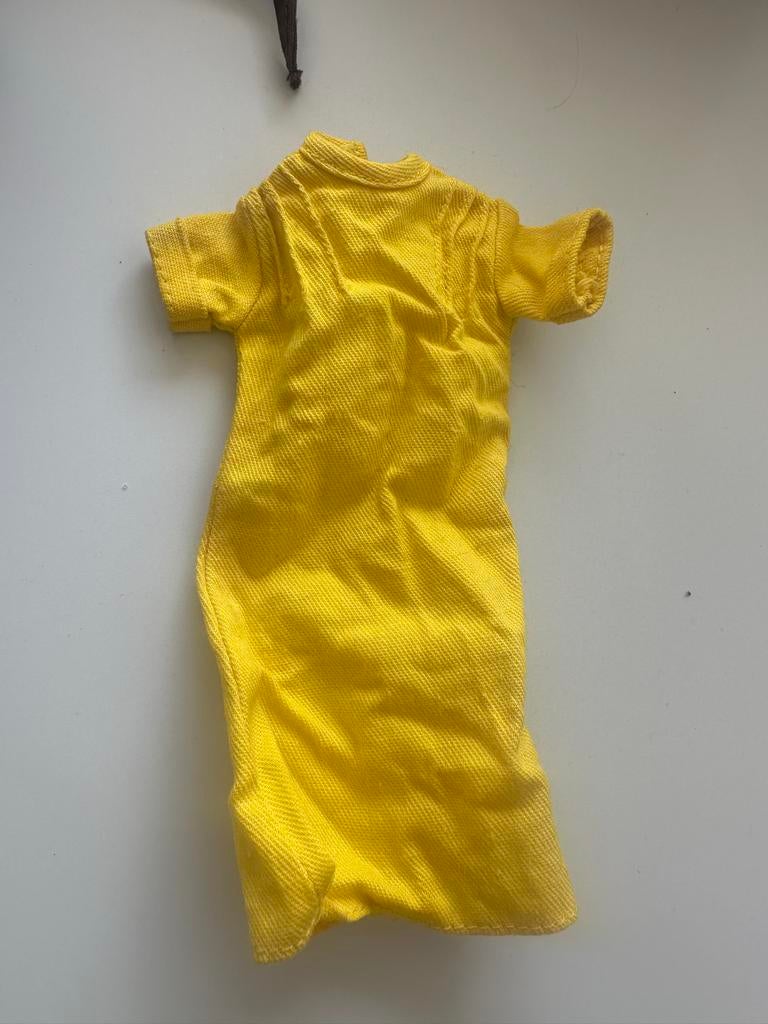 372 Geel jurkje voor Barbie vintage, Ophalen of Verzenden, Gebruikt, Meisje