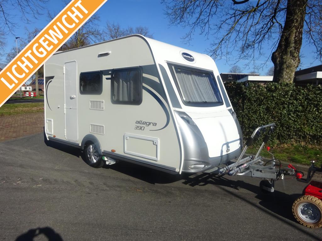 Caravelair Allegra 390 Vast Bed +Mover, Caravans en Kamperen, Caravans, Bedrijf, Treinzit, 750 - 1000 kg, Schokbreker