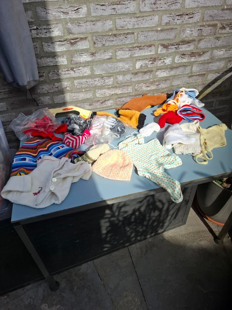 Grote verzameling poppenkleding: mutsen, jasjes en meer, Ophalen of Verzenden, Gebruikt, Overige typen
