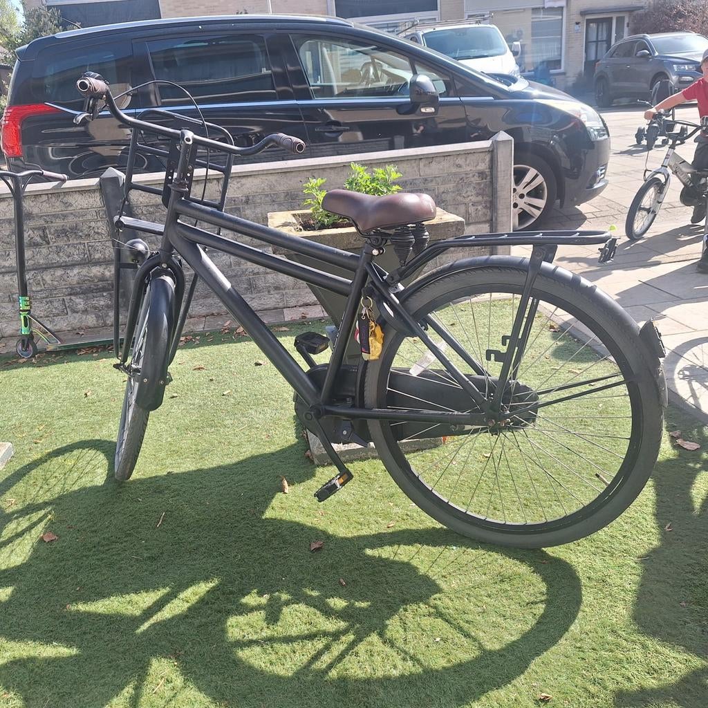 Stoere jongensfiets - Zwart, met voordrager, 26 inch of meer, Gebruikt, Ophalen of Verzenden, Handrem