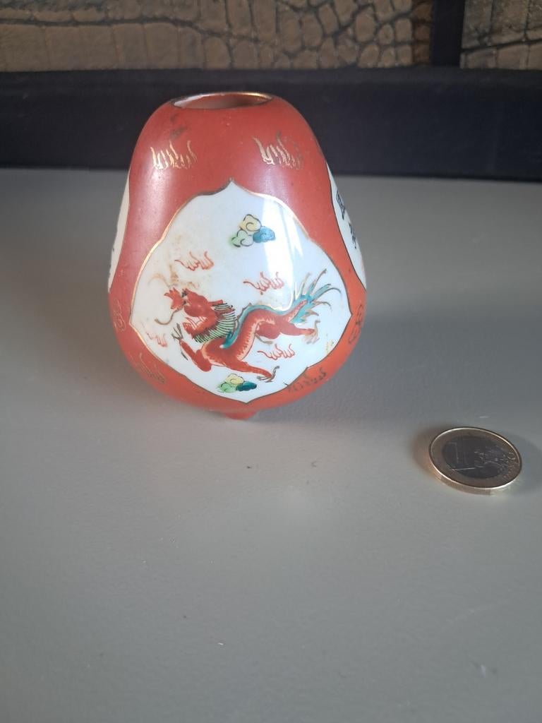 Klein oud Chinees vaasje met draak en feniks, Antiek en Kunst, Antiek | Vazen, Ophalen of Verzenden