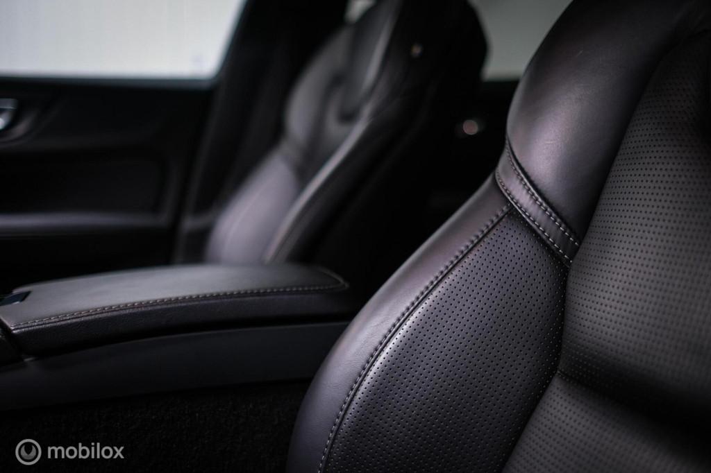 Volvo V60 2.0 T8 Recharge AWD R-Design | Massage | Stoelkoel, Auto's, Volvo, Automaat, Gebruikt, 4 cilinders, Zwart