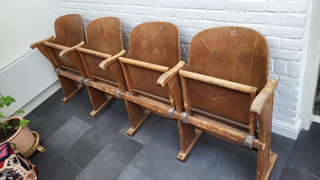 Vintage bioscoopstoelen, Ophalen
