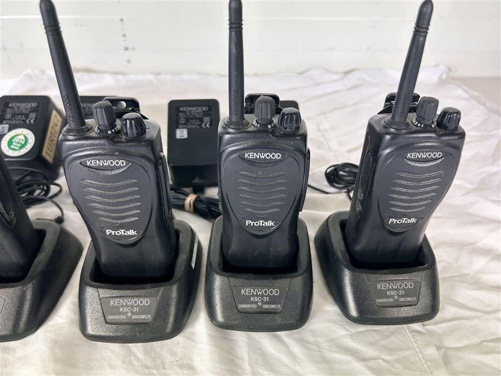 A7354. Kenwood portofoons, set van 5 met lader, Ophalen of Verzenden, Gebruikt, 15 km of meer