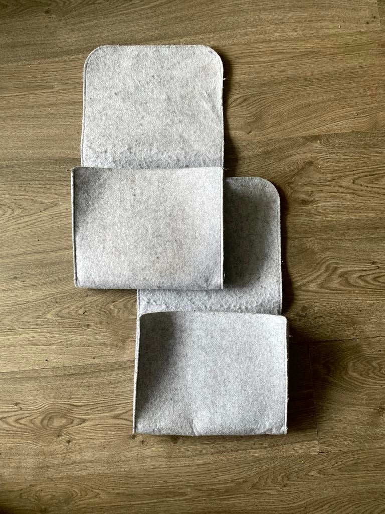 2x Grijze vilten bed organizer met 3 vakken, Nieuw, Ophalen of Verzenden, Modern, Grijs