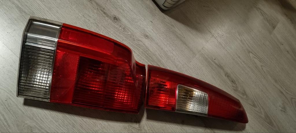 Linker achterlicht Volvo V70 2001 (V70n / V70 P2), Ophalen of Verzenden, Gebruikt, Volvo