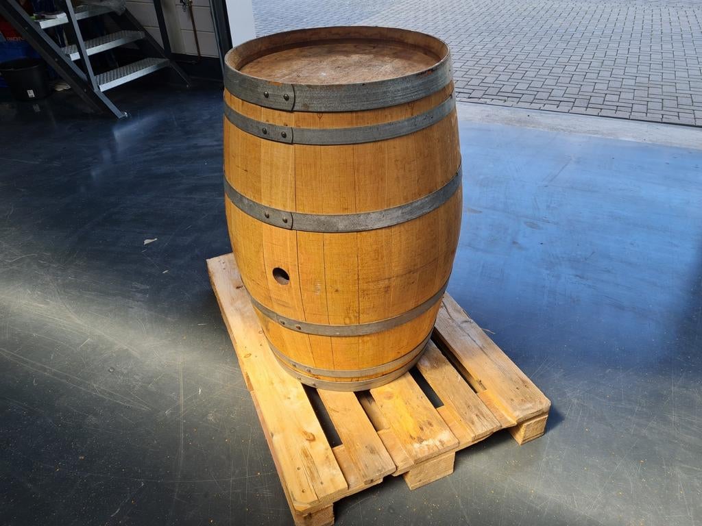 Eiken wijn vat is gereserveerd, 150 liter of meer, Ophalen, Gebruikt, Hout
