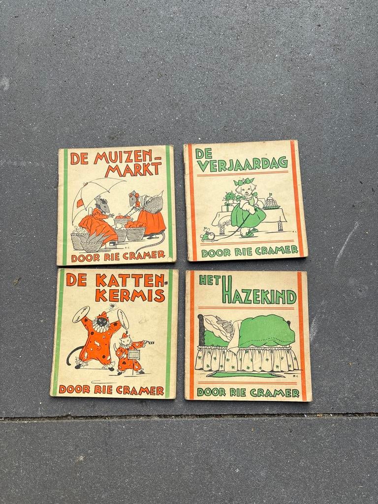 Rie Cramer Sprookjesbundel: Muizenmarkt, Kattenkermis, Hazen, Ophalen of Verzenden, Gelezen, Sprookjes