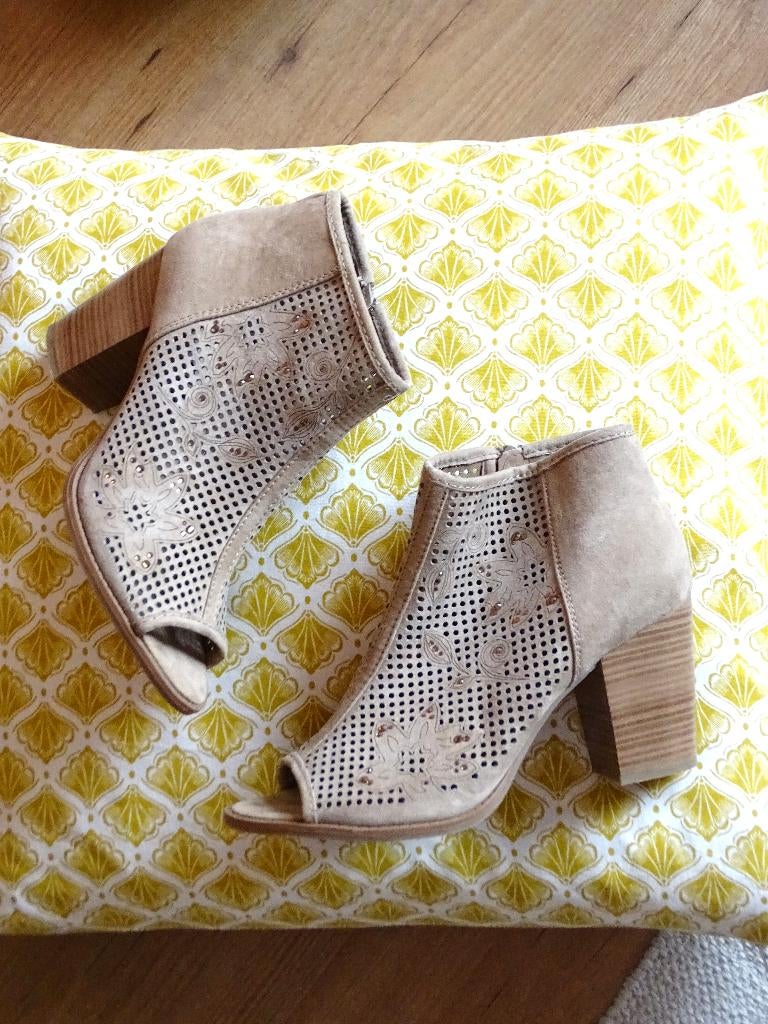 Closer by Chaussea enkellaarsjes zomer maat 39 (als nieuw!), Zo goed als nieuw, Chausseau, Bruin, Sandalen of Muiltjes