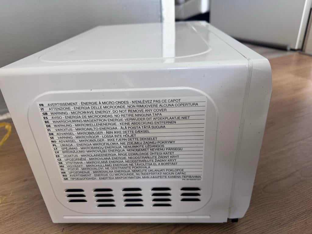 Sharp Magnetron - Compact en Gebruiksvriendelijk, Ophalen, Gebruikt, Minder dan 45 cm, Magnetron