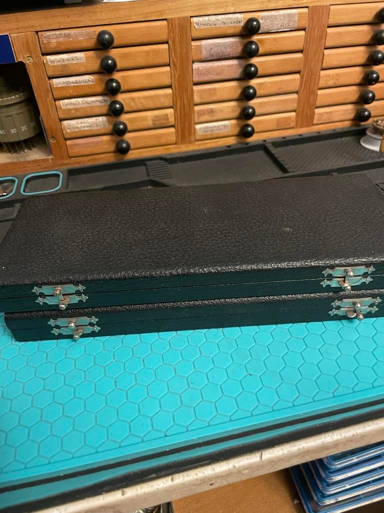 Vintage voorraad dozen met zakhorloge onderdelen, Antiek en Kunst, Antiek | Klokken, Ophalen of Verzenden