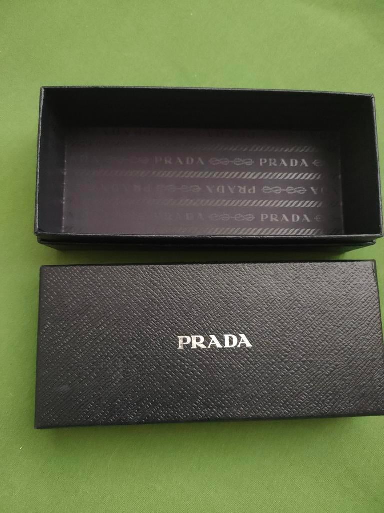 Prada Zonnebril Koker, Ophalen, Gebruikt, Zwart, Prada
