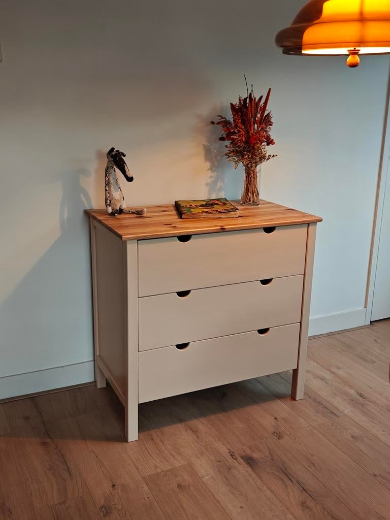 Commode / ladekast. Opgeknapt, vers gelakt. Massief grenen., Huis en Inrichting, Kasten | Ladekasten, Ophalen, 50 tot 100 cm, Zo goed als nieuw