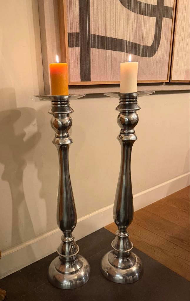 Goeie prijs! Set -Zilverkleurige Kandelaars - BOB (88cm), Huis en Inrichting, Woonaccessoires | Kandelaars en Kaarsen, Gebruikt