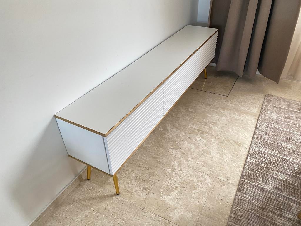 Mooie TV meubel wit met goude detail Willenstad ophalen, Huis en Inrichting, Kasten | Televisiemeubels, Ophalen of Verzenden, Zo goed als nieuw