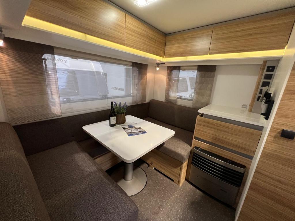 Adria Altea 472 LU Mover, Fietsenrek, Lengtebed, Standaardzit, Bedrijf, Schokbreker, 5 tot 6 meter