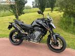 KTM 890 DUKE (bj 2022). Km 20395. AKRAPOVIC, 2 cilinders, KTM, Motorrijbewijs A, Onbekend