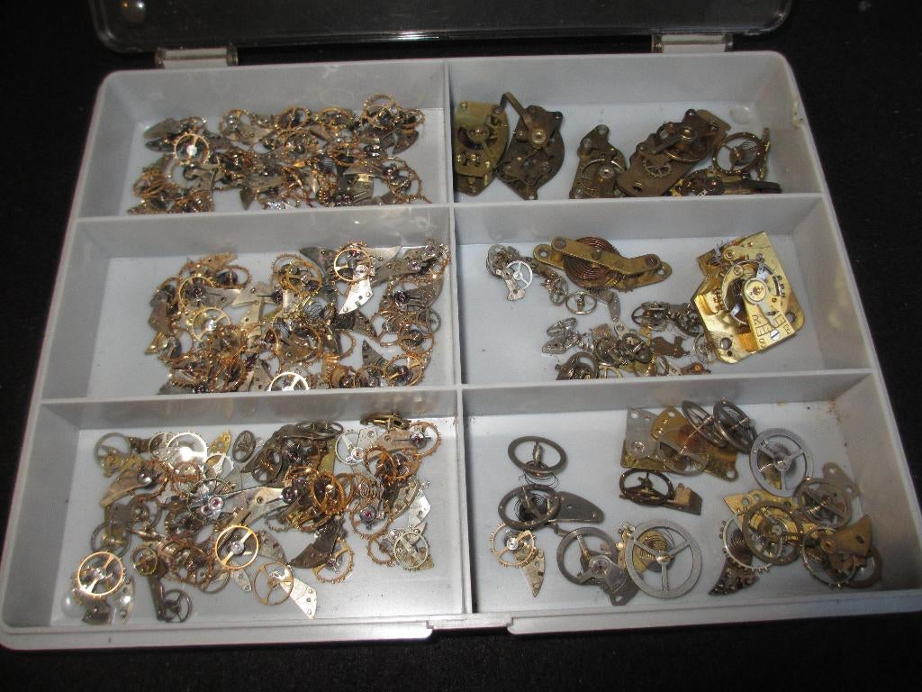 Oude horloge onderdelen zoldervondst een hele hoop, Overige merken, Zakhorloge, Staal, Ophalen of Verzenden