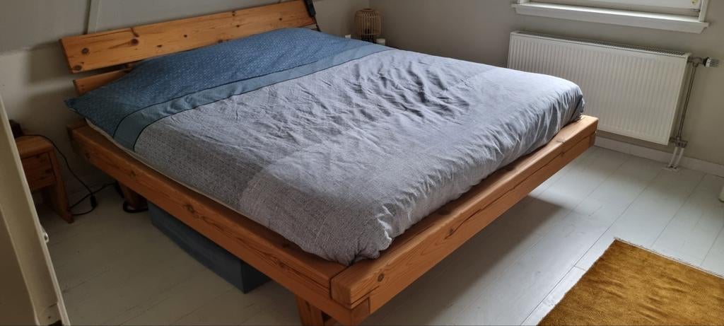 Houten electrisch verstelbaar bed met nachtkastjes, Huis en Inrichting, Ophalen, Zo goed als nieuw, Tweepersoons, Hout