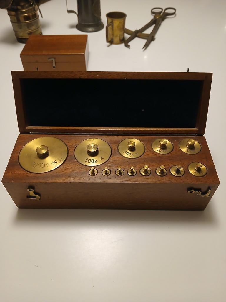 Vintage kistje met gewichtjes., Ophalen of Verzenden, Overige materialen