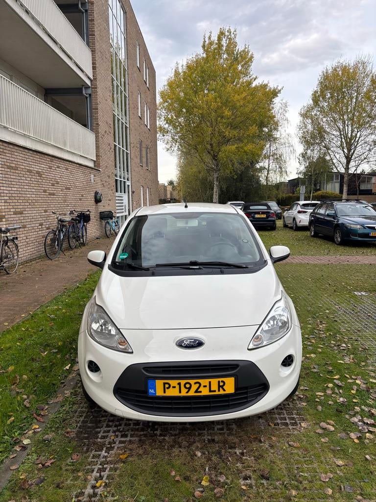 Ford Ka 1.2 69pk 2012 Wit, Auto's, Ford, Voorwielaandrijving, 1242 cc, 4 cilinders, 4 stoelen